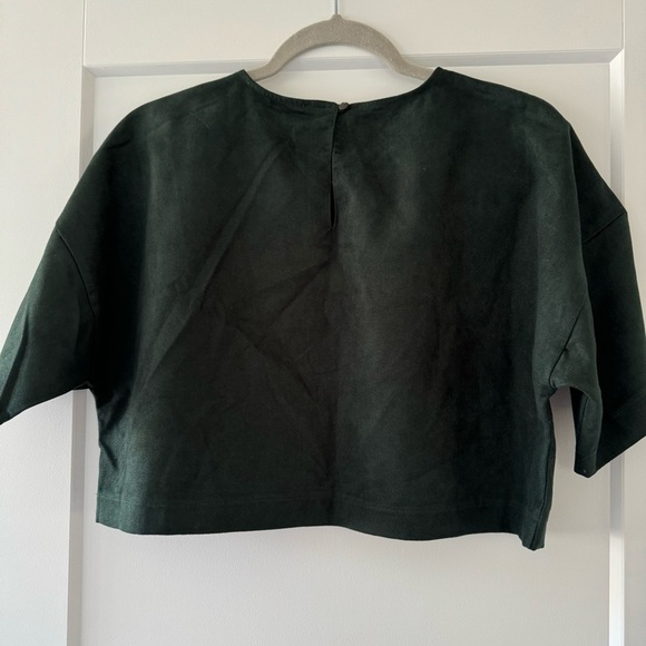 Forever 21 green satin cropped shirt - Picture 4 of 4